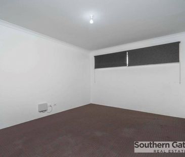 SPACIOUS FAMILY HOME PACKED WITH FEATURES!! - Photo 4
