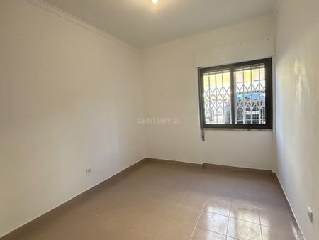 Apartamento T2 Remodelado a 400 Metros da CP do Cacem - Photo 5