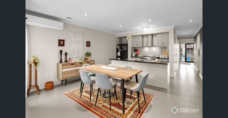 Stylish Family Living in the heart of Cranbourne North - Photo 3