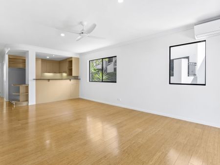 Top-Floor Living with Leafy Views - Photo 4