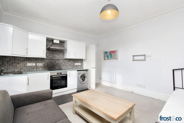 Studio to rent - Photo 1