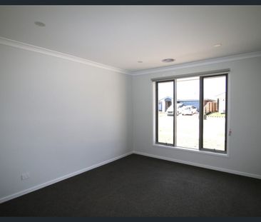 NEAT FAMILY HOME IN NORTH WARRNAMBOOL - Photo 3