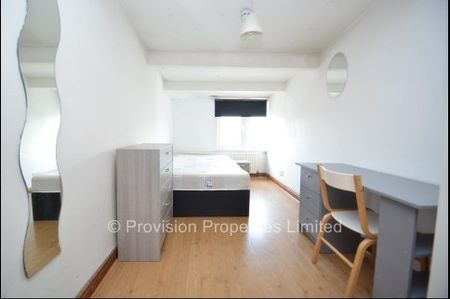 8 Bed Properties in Hyde Park - Photo 4