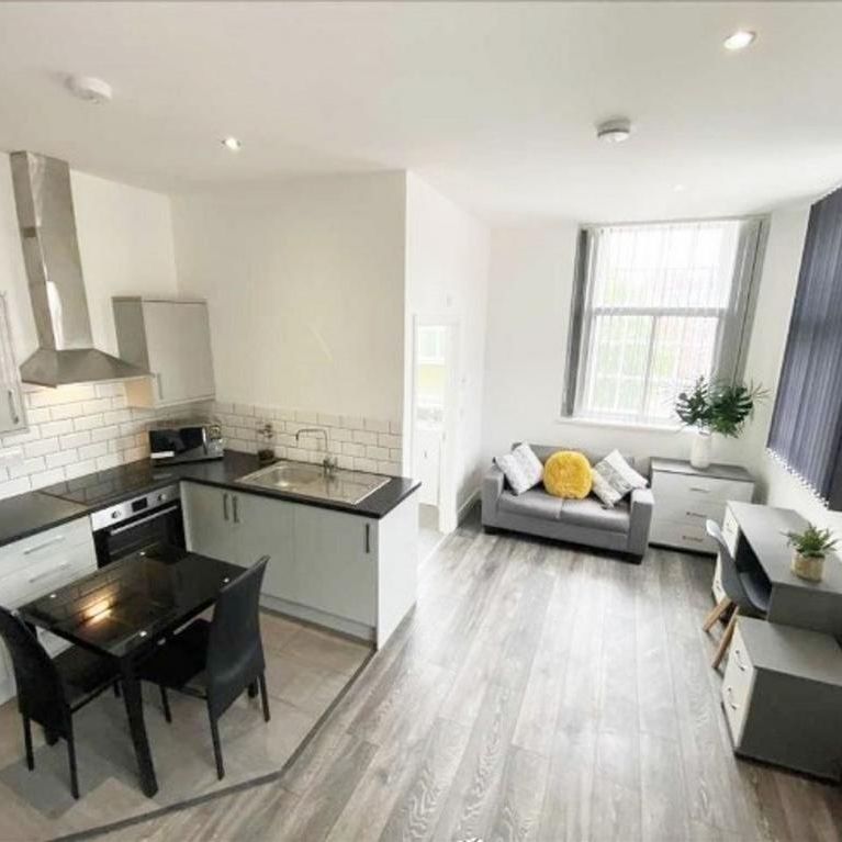 Studio to rent - Photo 1