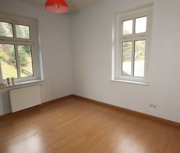 Kleine 2-Raum-Wohnung mit Einbauküche - PKW-Stellplatz - stilvolle ... - Photo 1
