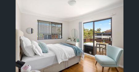 Fully Renovated Apartment - Photo 2