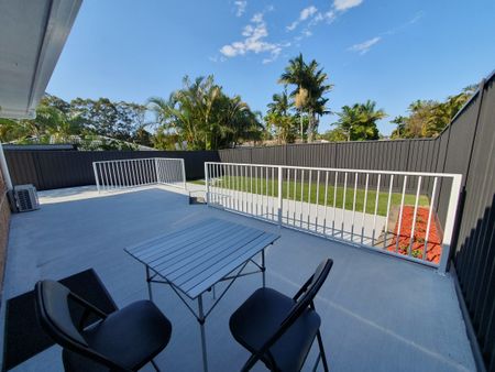 1/167 Olsen Avenue, Labrador QLD 4215 - Photo 4