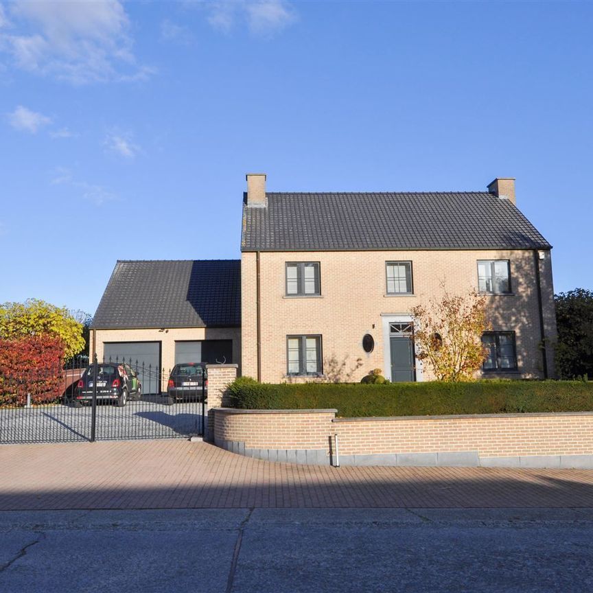 Villa met 5 slaapkamer, tuin en garage - Photo 1