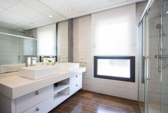 REF.7729 — Luxury Villa with Private Pool 500 Metres from the Sea