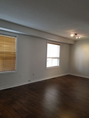 For Lease - 38 Lang Drive, Barrie, Ontario - Photo 1