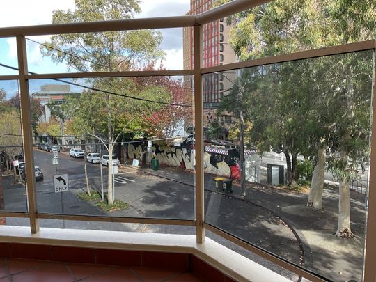 Redfern - Photo 1