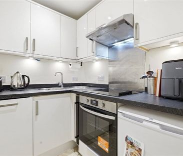 A very well presented one double bedroom flat on the raised ground ... - Photo 6