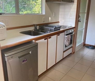 Spacious Family Home with Double Garage - Photo 4