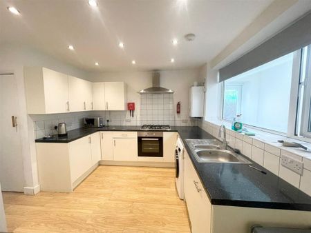 1 bedroom in a house share to rent - Photo 4