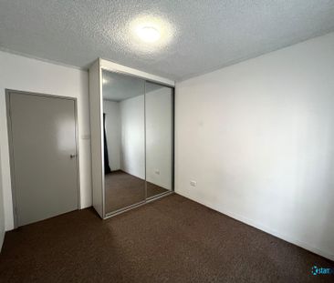 Neat 2 Bedroom Unit, Great Location! - Photo 1