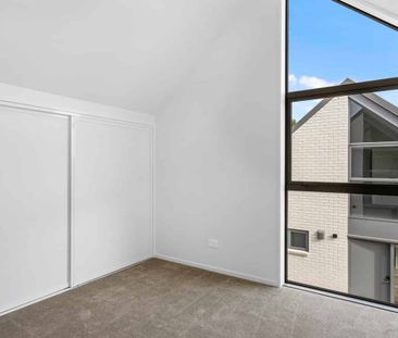 6 Month Tenancy Available in Near New Townhouse Ã¢ÂÂ OPTIONAL FUR... - Photo 3