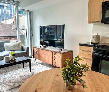 Spacious 2 Bed, 2 Bath in Queen West with Balcony and King Sized Prima - Photo 1