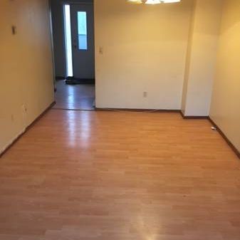 $1700/2br - 875ft - 3 Level Townhouse in Rundle NE(2519 38th Street) - Photo 1