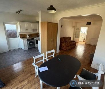 3 bedroom semi-detached house to rent - Photo 2