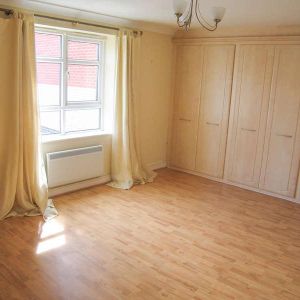 Ashbourne Court, CB8 - Photo 2