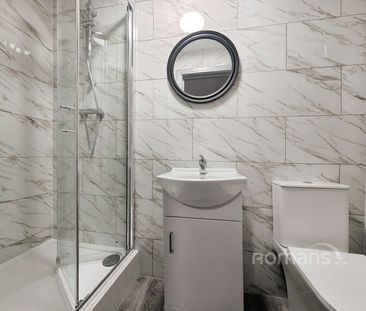 property to rent - Photo 4