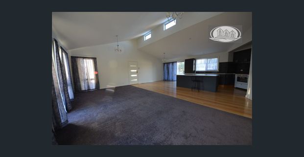 LARGE 5 BEDROOM FAMILY HOME - Photo 1