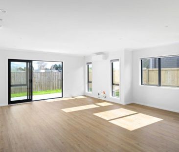 This new duplex is perfect for both professionals and families. - Photo 1