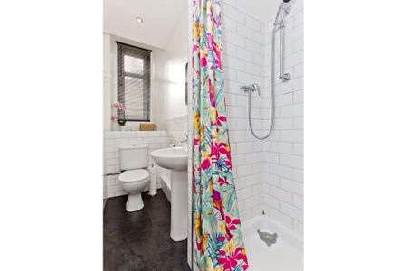 1 Bed Flat, Albion Road, EH7 - Photo 4