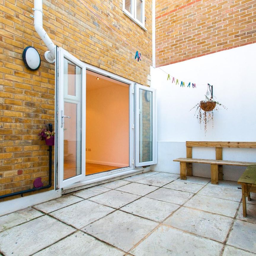 3 Bedroom Flat - Duplex - Photo 1