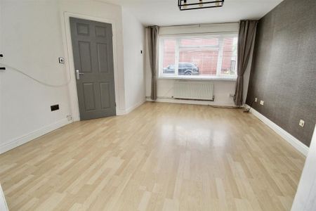 3 bedroom semi-detached house to rent - Photo 3