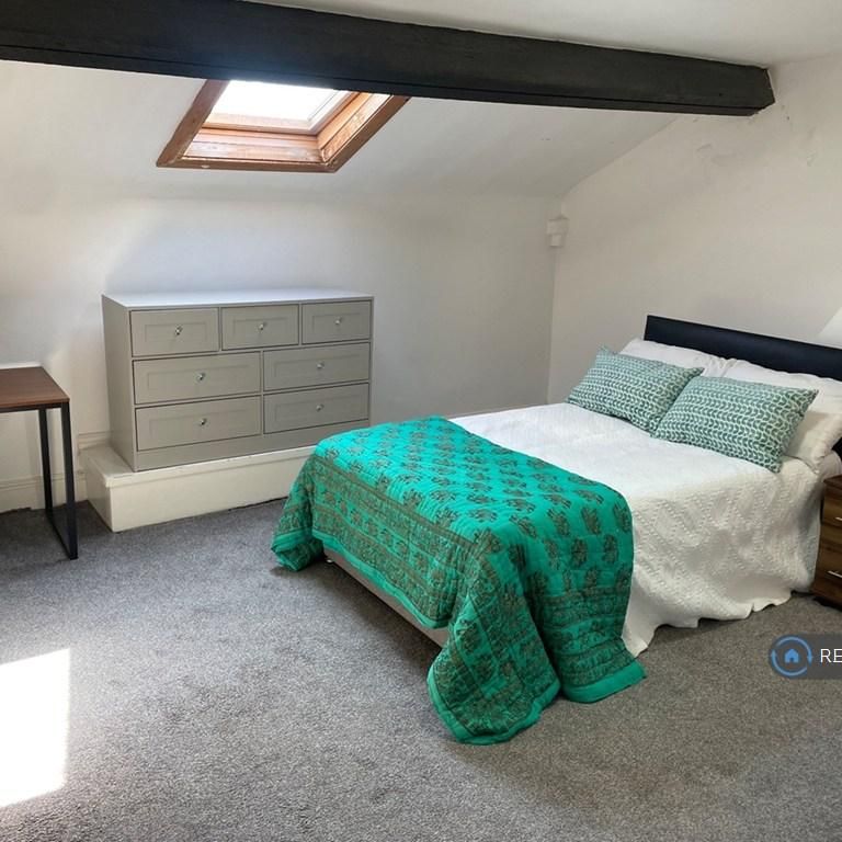 1 bedroom in a house share to rent - Photo 1
