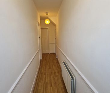2 bed flat to rent in St Albans Crescent, Heaton - Photo 1