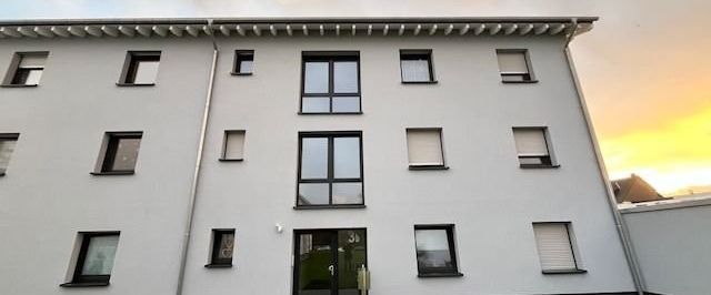 Energieeffiziente 3 Zimmer Neubauwohnung am Stadtrand, groÃe Terrasse, kleiner Garten. - Photo 1