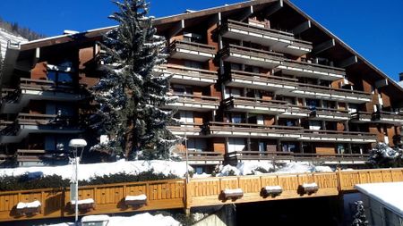 Appartement à louer à la semaine sur la place du village - Photo 4