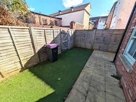 2 bedroom end of terrace house to rent - Photo 5