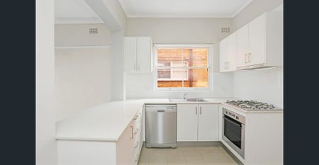 IMMACULATE 2 BEDROOM APARTMENT WITH PARKING & STORAGE - Photo 3