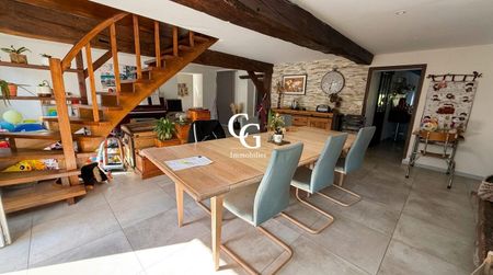 Location Maison 6 pièces 159m² VIEILLEVIGNE 44116 - Photo 3