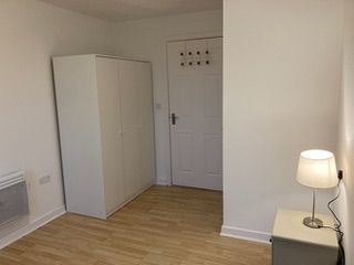 Immaculate 1 Bed Apartment with Private Balcony and Allocated Parking Space for Rent in Leicester - Photo 3