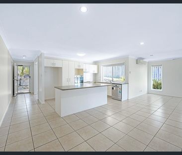 Spacious Family Home with Swimming Pool, Multiple Living Areas & Va... - Photo 4