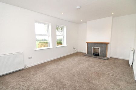 3 bedroom semi-detached bungalow to rent - Photo 2