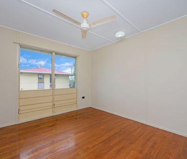 Charming Queenslander Home - Available for Move In Now!! - Photo 1