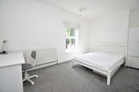 3 bedroom terraced house to rent - Photo 2