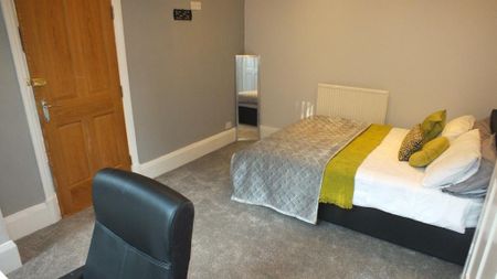 Burchett Place, Leeds, LS6 - Photo 2