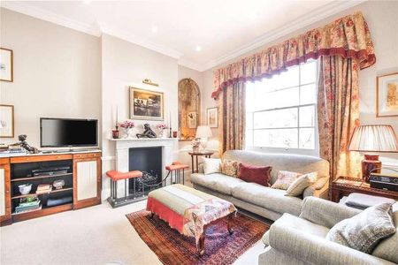 Second Floor Flat, Pembridge Place, London, W2 - Photo 2