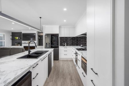 Enjoy comfort, space, and convenience - Photo 5