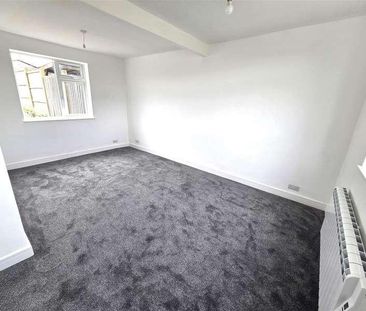 Cambridge Crescent, Doe Lea, Chesterfield, S44 - Photo 5