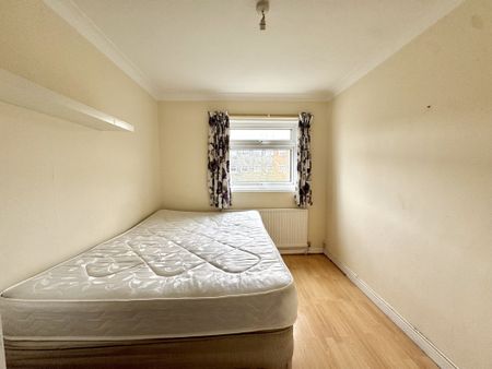 Memorial Close, Middlesex, TW5 - Photo 2