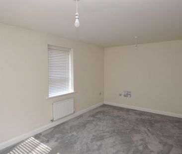3 bedroom House To Let - Photo 2