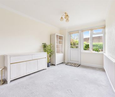 To Let 3 Bed House - End Terrace - Photo 1