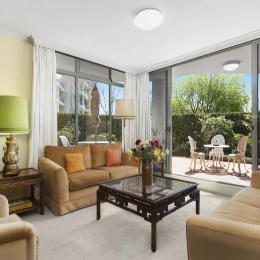 Exclusive Raleigh Park house sized 3 bedroom garden apartment! - Photo 1
